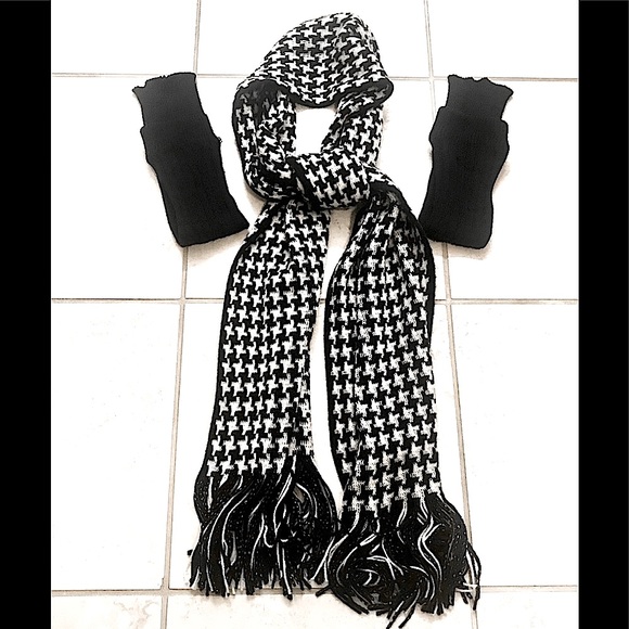 bebe Accessories - 🆕BEBE BEAUTIFUL SCARF SO SOFT/BEBE LEGWARMER FREE